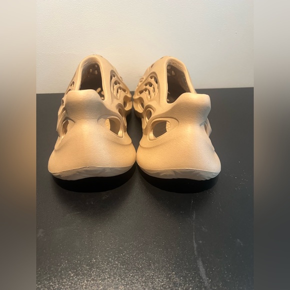 Yezzy Foam Runner nwt - Picture 4 of 6